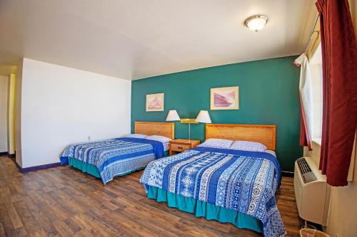 2 twin beds