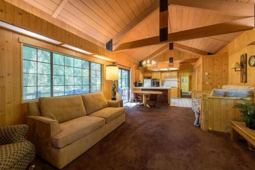 Glen Lake Cabin in the Woods in Glen Lake