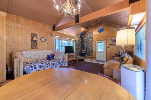 Glen Lake Cabin in the Woods in Glen Lake