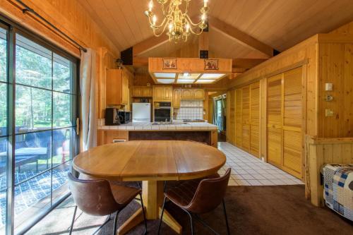 Glen Lake Cabin in the Woods in Glen Lake