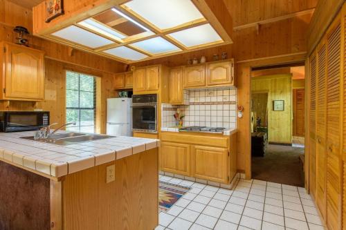 Glen Lake Cabin in the Woods in Glen Lake