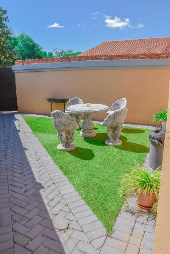 Modern Delux 2 Bedroom Townhouse in Pellissier