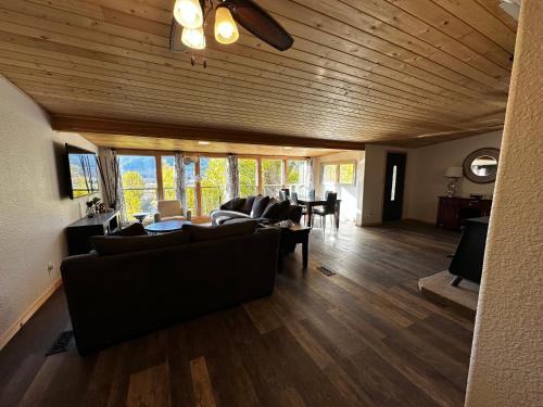 . Cozy Cabin on Hiking Trailhead & Elk Preserve