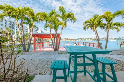 106 Tropical Breeze - Formerly Wells Manor Since 1953