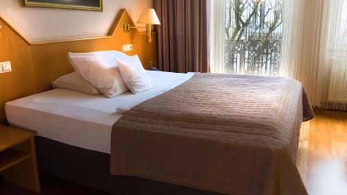 1 twin bed