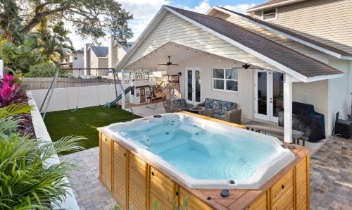 Spacious 5 Bd 3 Bath Home Swim Spa Near Beaches