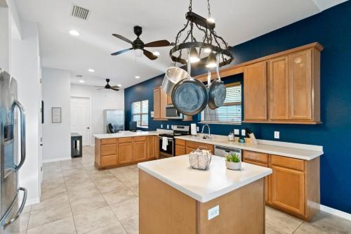 Spacious 5 Bd 3 Bath Home Swim Spa Near Beaches in Palm Harbor (Florida)
