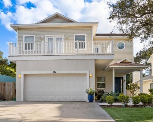 Spacious 5 Bd 3 Bath Home Swim Spa Near Beaches in Palm Harbor (Florida)
