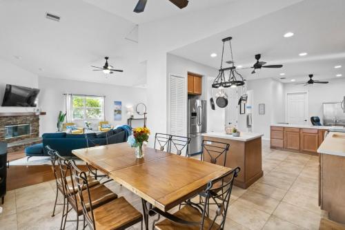 Spacious 5 Bd 3 Bath Home Swim Spa Near Beaches in Palm Harbor (Florida)