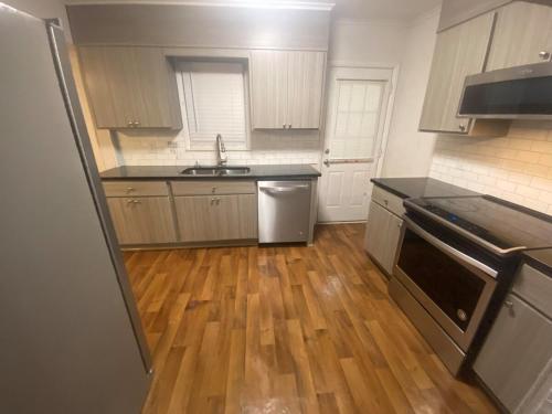 Serenity on over an acre easy access to 311 and HPU in High Point