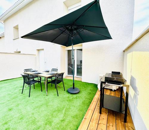 Létesítmények, Le Cèdre Enchanté - Maison avec 2 chambres pour 6 personnes climatisée, avec terrasse et BBQ (Le Cedre Enchante - Maison avec 2 chambres pour 6 personnes climatisee, avec terrasse et BBQ) in Chanas