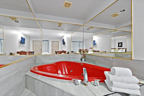 نزل وأجنحة نياغارا (Niagara Lodge & Suites) in Niagara Falls (ON)