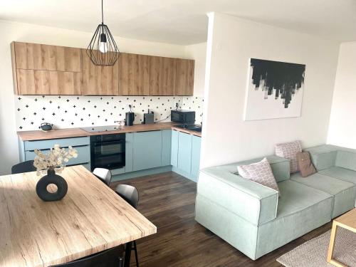 Sunny & Minimalist Apartment near the City Center, Košice (fotografie 5)