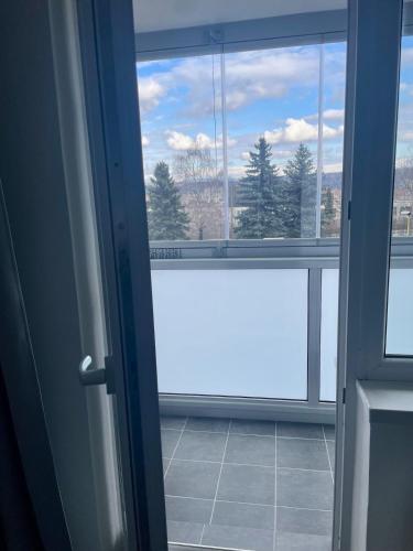 Sunny & Minimalist Apartment near the City Center, Košice (fotografie 7)