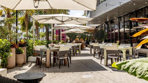 667882720 Kimpton Angler’s Hotel South Beach by IHG