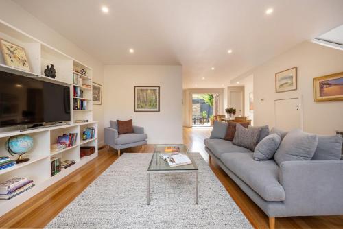 The Light House - Close to Harold Holt Swim Centre in มัลเวิร์น