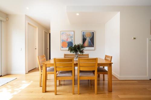 The Light House - Close to Harold Holt Swim Centre in มัลเวิร์น