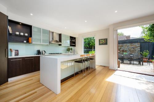 The Light House - Close to Harold Holt Swim Centre in มัลเวิร์น