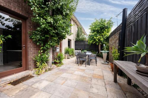 The Light House - Close to Harold Holt Swim Centre in มัลเวิร์น