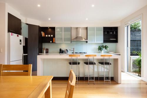 The Light House - Close to Harold Holt Swim Centre in มัลเวิร์น