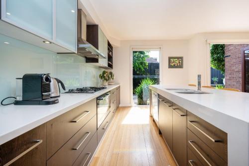 The Light House - Close to Harold Holt Swim Centre in มัลเวิร์น