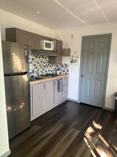 ห้องครัว, Tiny wooden home in เบกา อัลตา