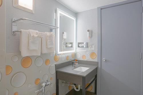Executive Inn - image 2