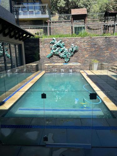 Swimming pool, Bachelor cottage on an estate in Eikenhof