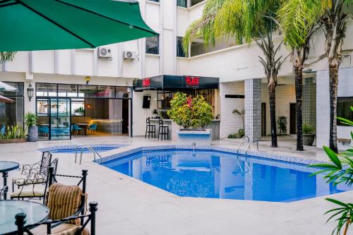 Swimming pool, Hotel Presidente Beach Salinas in Salinas