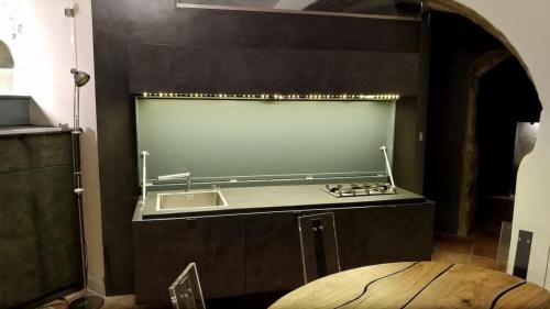 virtuve, HOST4U - AGRITURISMO Il Geco III, Appartamento Piano Terra in Civezza