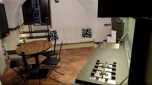 virtuve, HOST4U - AGRITURISMO Il Geco III, Appartamento Piano Terra in Civezza