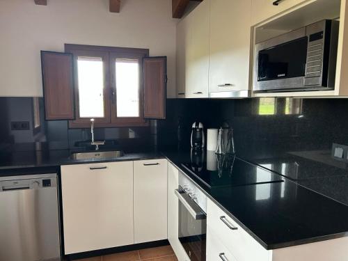 Konyha, Can Iglèsies, Vall d'en Bas (Can Iglesies, Vall d'en Bas) in Vall D'En Bas