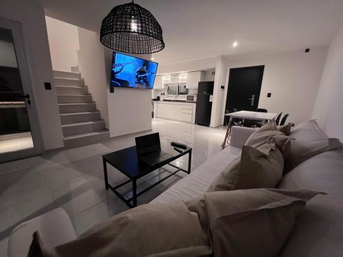 2 Habitaciones A Estrenar con Parrilla y Cochera