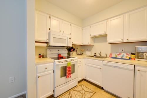 Central Sea Isle City Condo - 1 Block to the Beach in Sea Isle City, USA