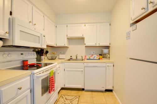 Central Sea Isle City Condo - 1 Block to the Beach in Sea Isle City, USA