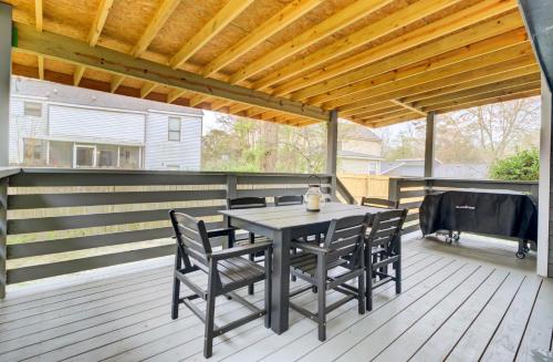 Your Storybook Hideaway - GAME ROOM - 10 Minutes from Airport Your Storybook Hideaway - GAME ROOM - 10 Minutes from Airport