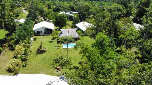 Lope Lope Beach Bungalows in Saraoutou