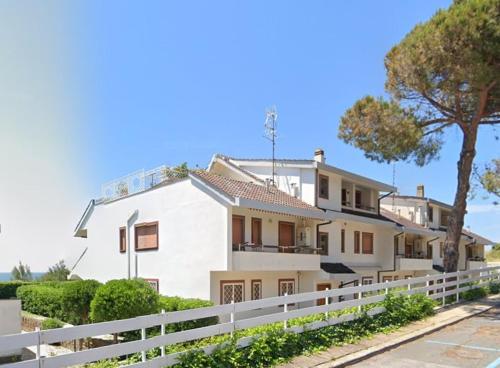 CASASANTOSA un tuffo in mare e sport