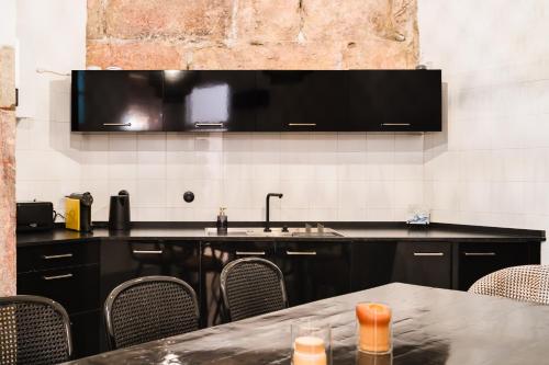 Luxury 4BR Steps from Praça do Comércio - image 6