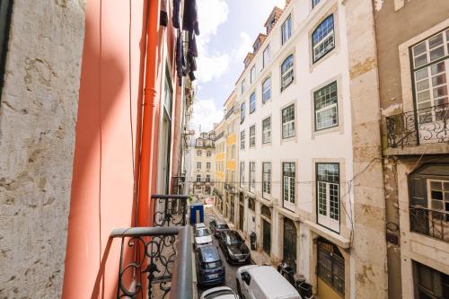 Luxury 4BR Steps from Praça do Comércio - image 7