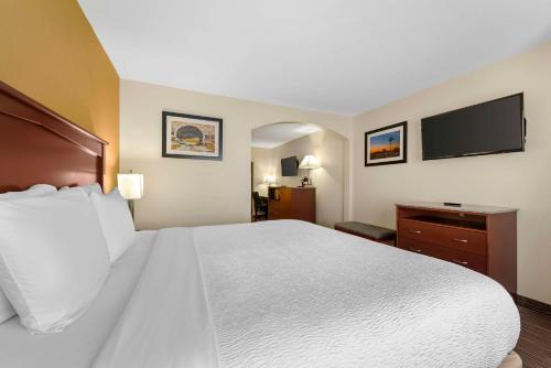 King Suite - Second Floor room in Best Western Executive Inn & Suites