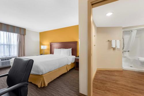 King Room with Walk In Shower - Disability Access room in Best Western Executive Inn & Suites