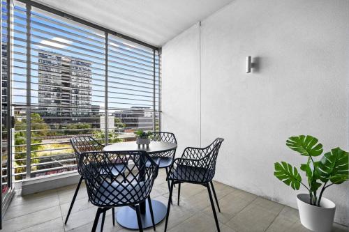 Modern Getaway in Waterloo
