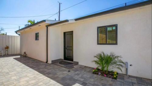 The Roundabout Residence! in North Hollywood, USA