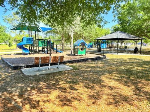 Spacious Orlando Stay Free Wifi Game Room in Orlando West