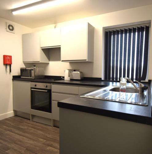 Cocina, OYO Victoria Apartments in Middlesbrough