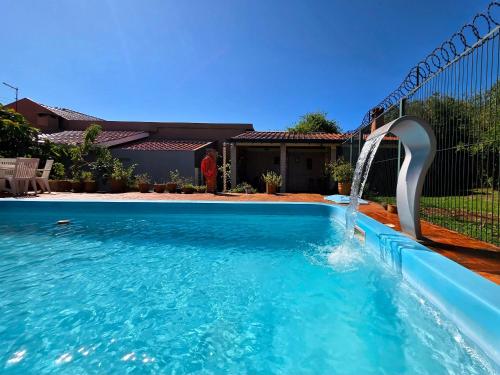 Casa Ampla 5 quartos área lazer TOP lado Paraguai