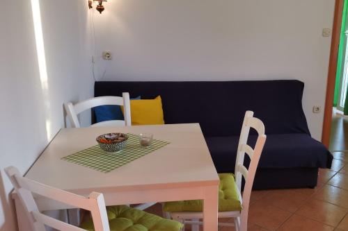 One-Bedroom Apartment with Balcony room in Apartments with parking space Lopar Rab - 24156