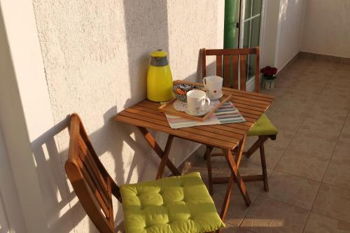 One-Bedroom Apartment with Balcony image 2