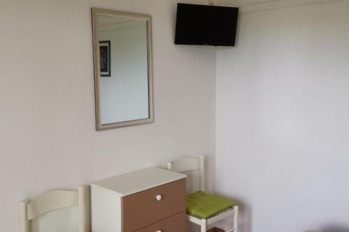 One-Bedroom Apartment with Balcony image 6